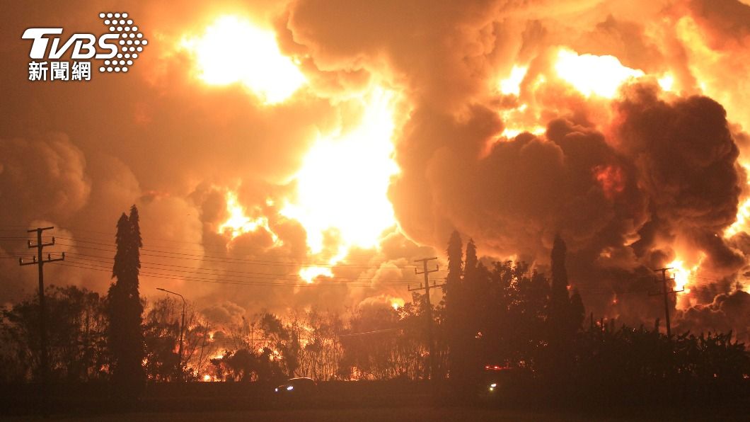 濃煙竄天!印尼煉油廠爆炸起火釀5傷 近千人撤離