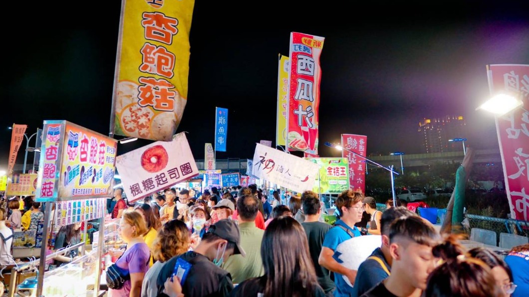 台中總站夜市共規劃近400個攤位。(圖/翻攝自捷運總站夜市臉書)