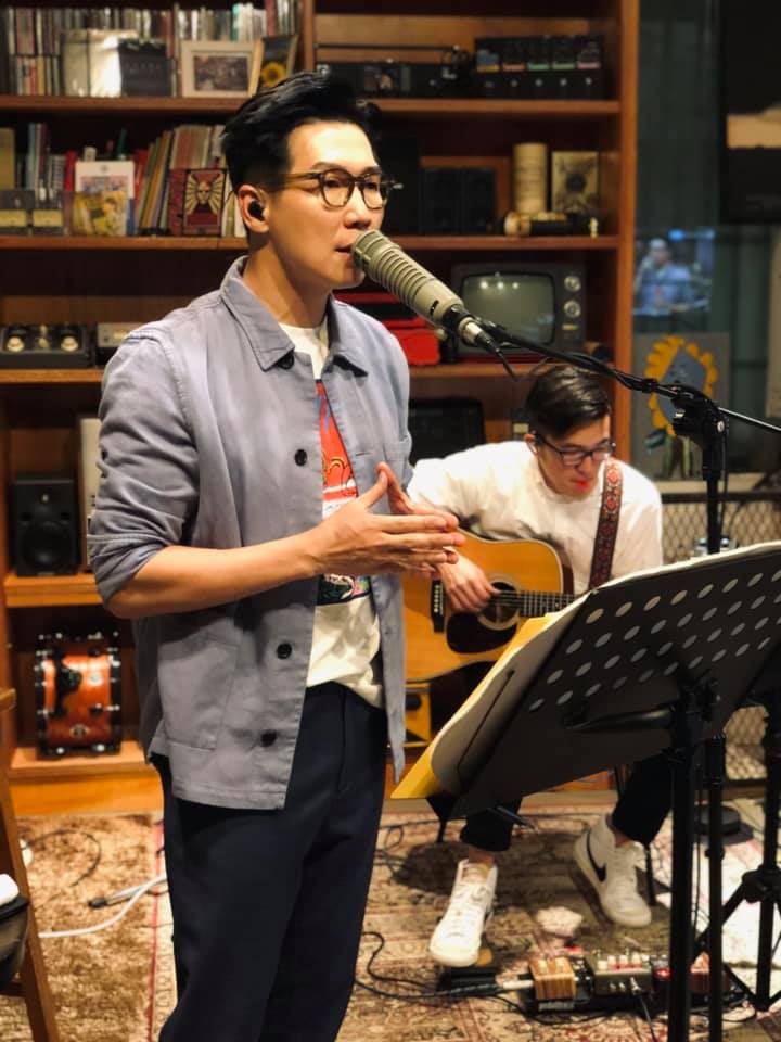 品冠有許多著名歌曲。(圖/翻攝自品冠臉書)