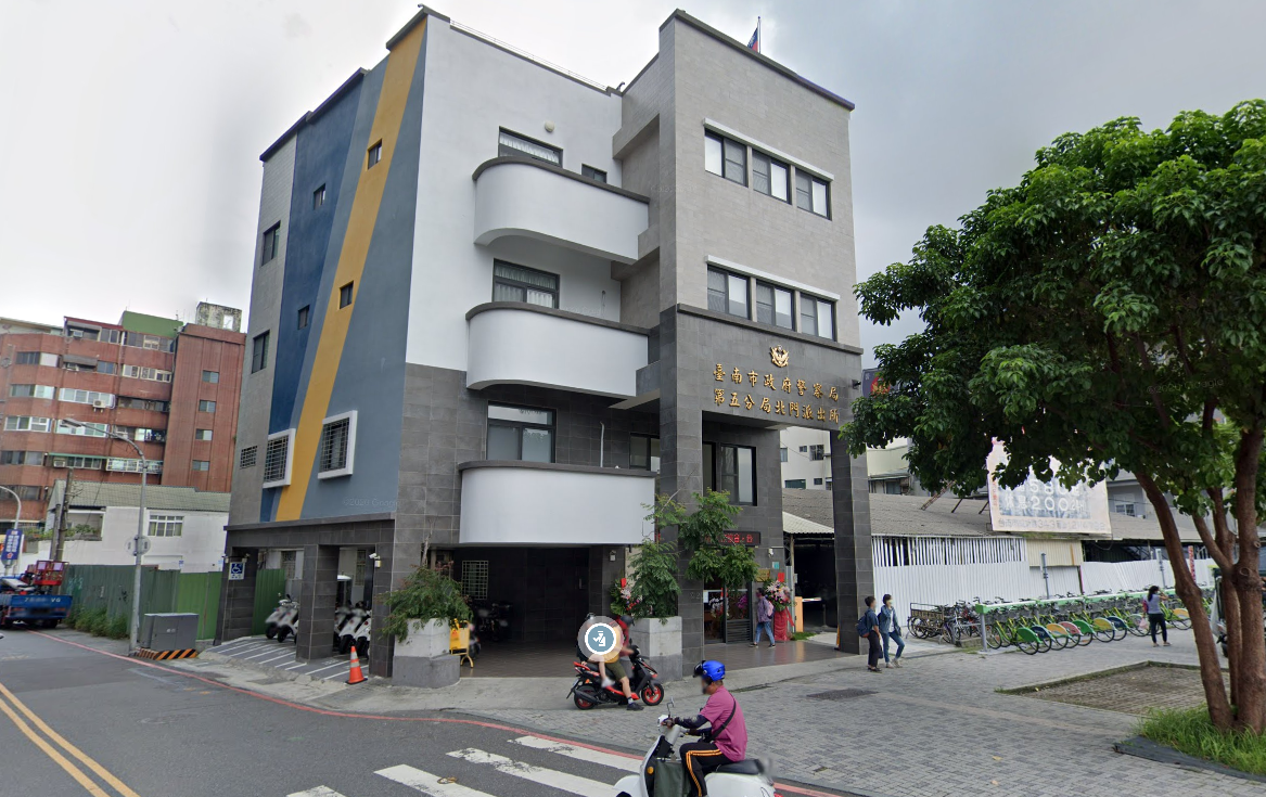 男高中生走進北門派出所求助。(圖/翻攝自Google Map)