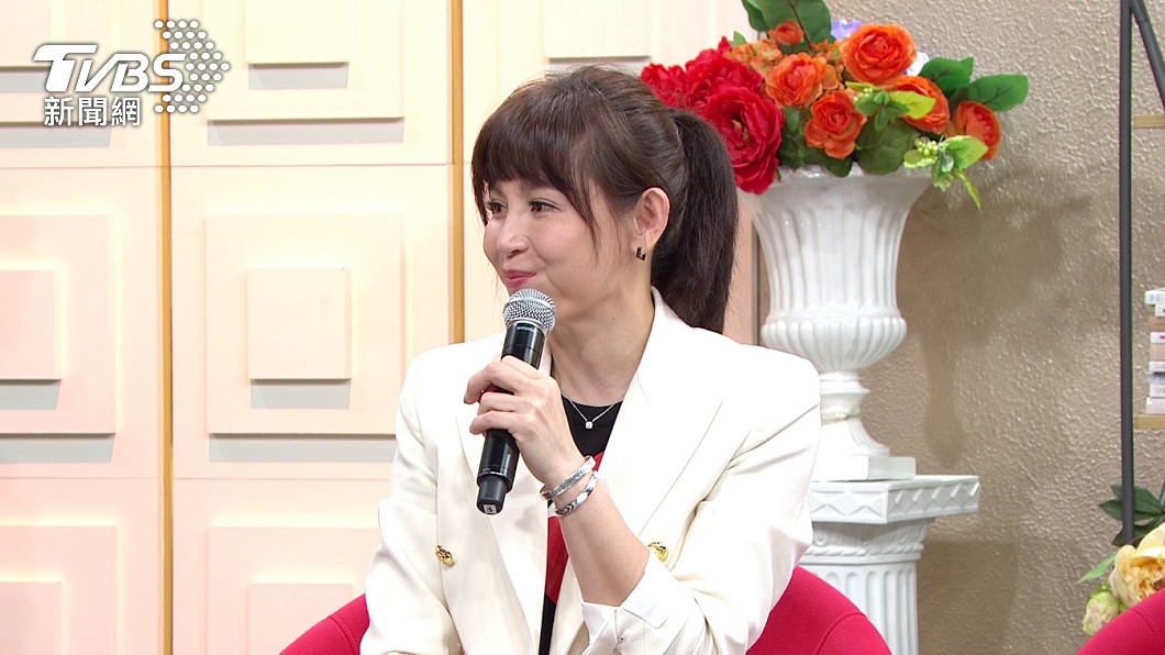 鄭仲茵上節目談到女兒讀國小時遭霸凌的往事。(圖/年代提供)