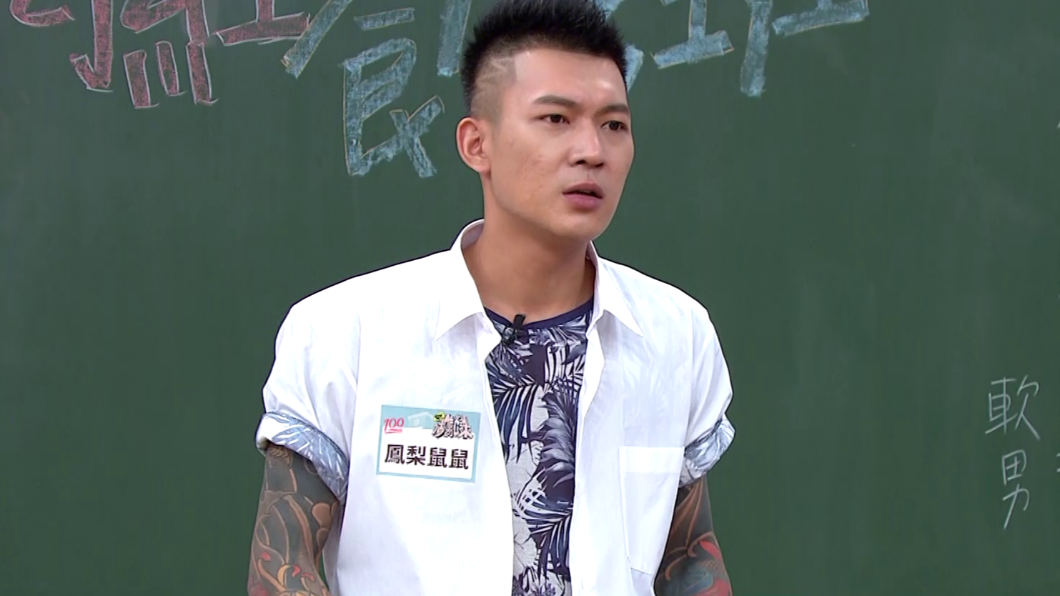 鳳梨在節目上示範叫賣。(圖/三立提供)
