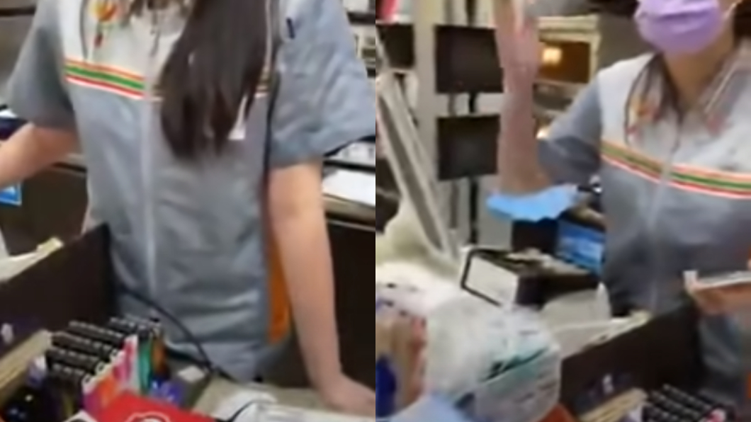 婦人動手扯下女店員胸前的名牌,高喊不怕被告。(圖/翻攝自爆料公社官網)