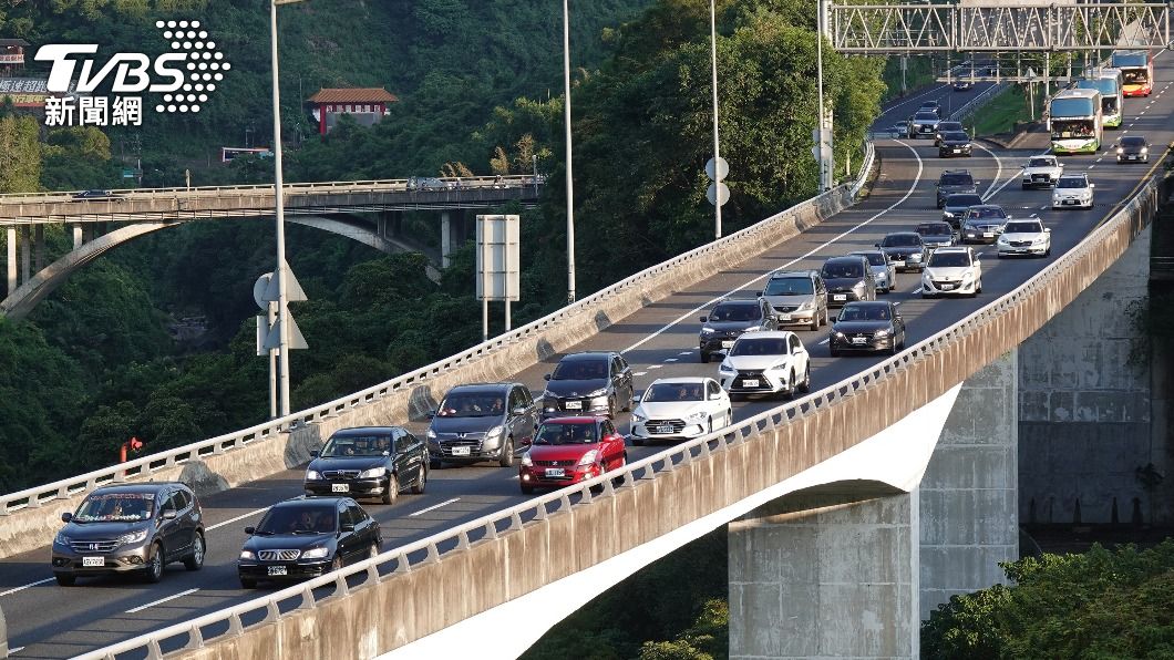 清明連假前國5現車潮 　石碇至坪林時速不到40公里