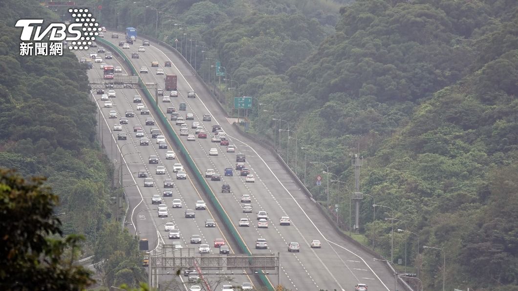 用路人注意！連假首日國道一早湧車潮　6路段恐壅塞