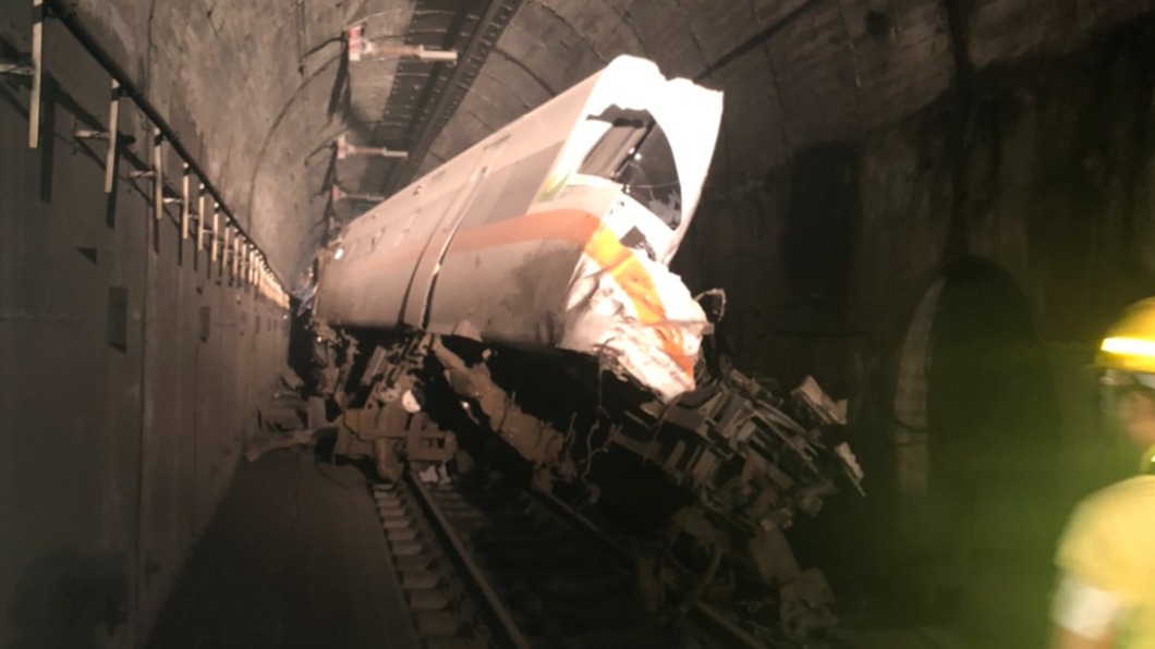 太魯閣第8車廂傷者「還原現場」 到處都遺體、好多小孩