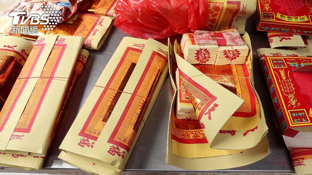 很多人趕著返鄉掃墓祭祖。(示意圖/shutterstock達志影像)