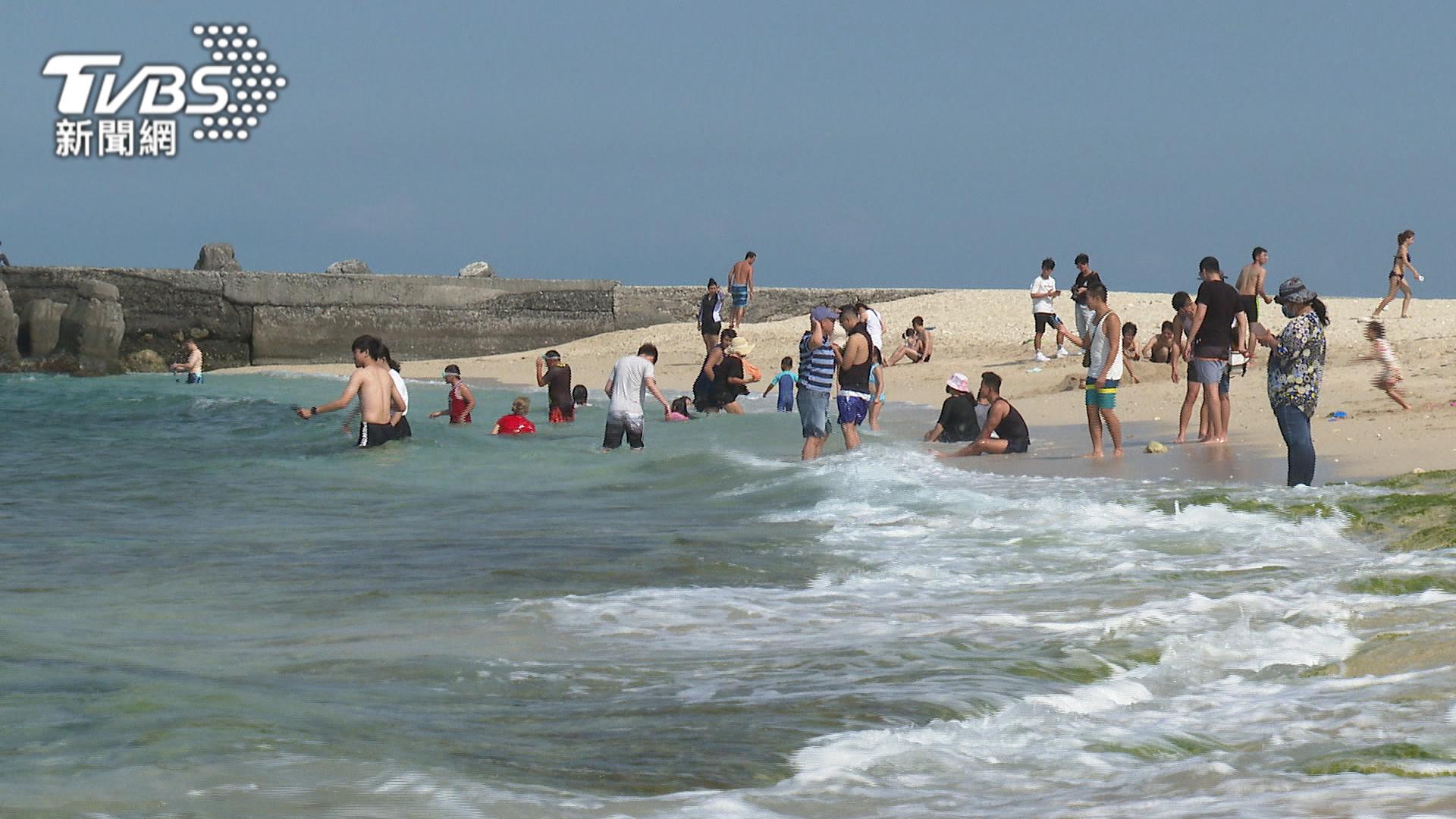 小琉球限定!浮潛看海龜不稀奇 「衝浪浮板」最新玩法