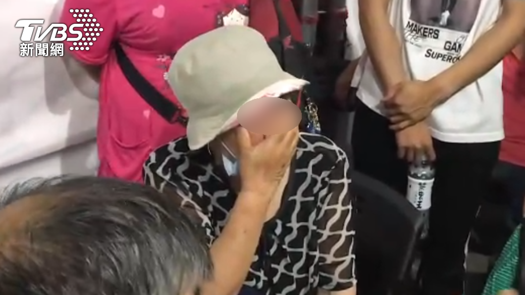 兄妹倆的阿嬤聽聞噩耗難過地說不出話。（圖／TVBS）