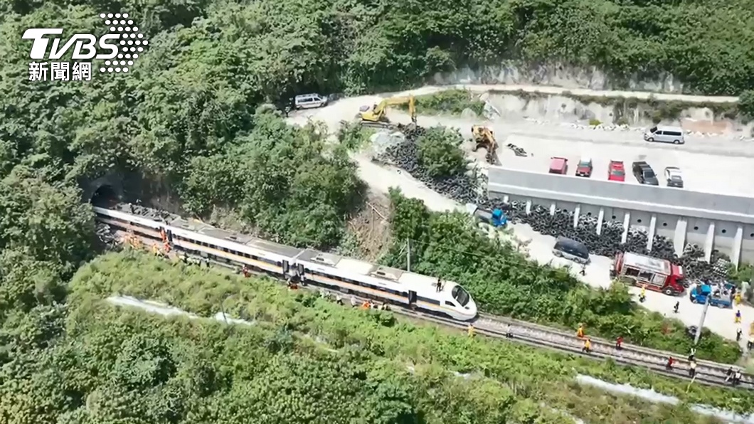 還原最後4秒 太魯閣司機員「鳴笛踩最大煞車」護乘客
