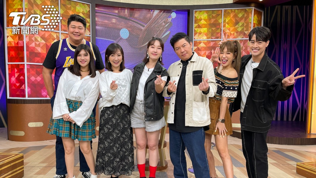 (圖左起)哈孝遠、夏宇童、郭昱晴、巴鈺、曾國城、楊皓如、Wish上《一袋女王》節目。(圖/衛視中文台提供)