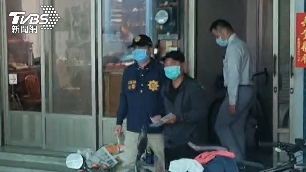 警方到李義祥家中逮人。(圖/TVBS)