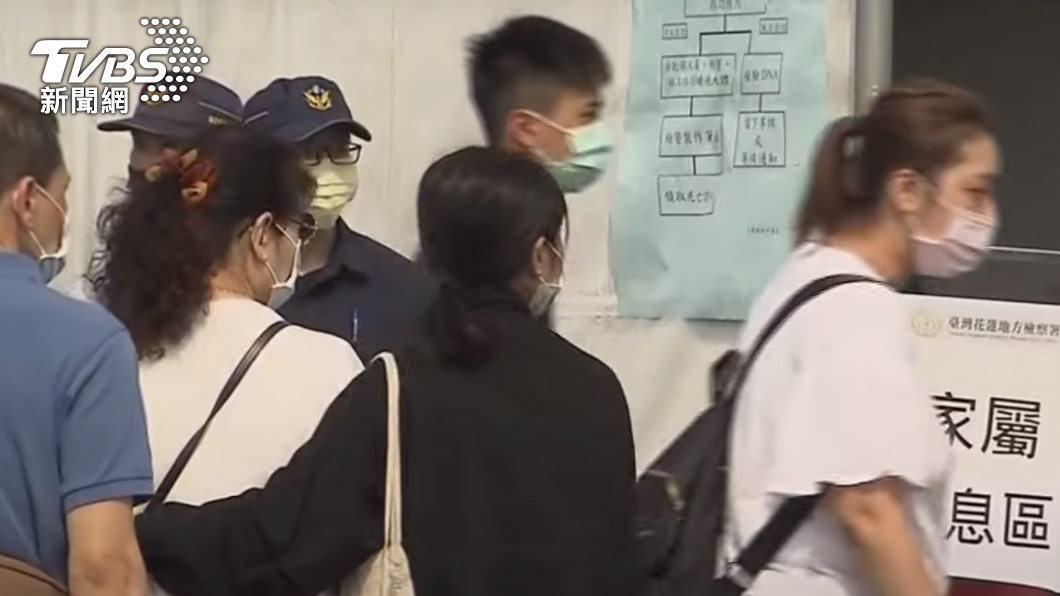 罹難者家屬前往指認。(圖/TVBS)