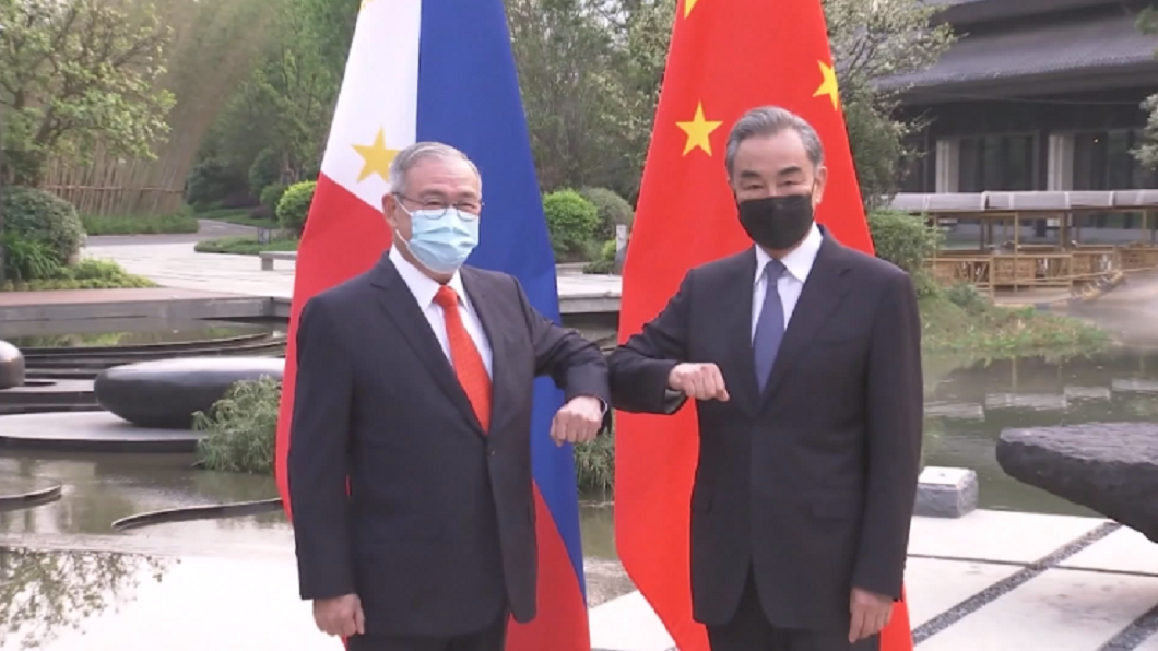 槍口不一致?菲防長嗆中佔南海 菲外長:菲中友誼牢不可破