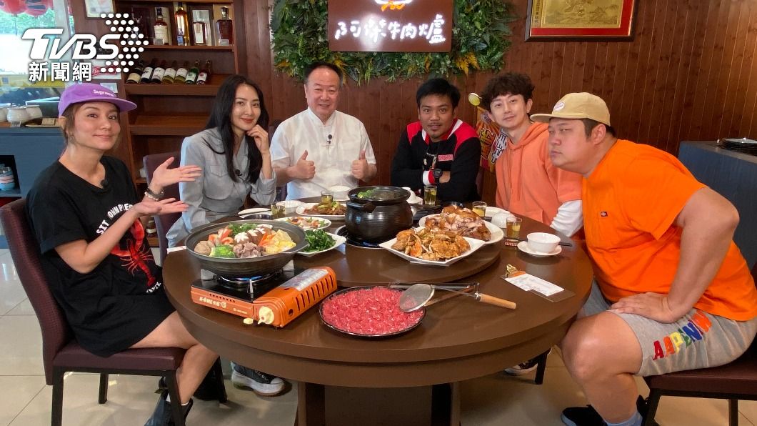 莎莎、哈孝遠及麥克斯等主持群邀請食尚好友組成走春團。(圖/TVBS)