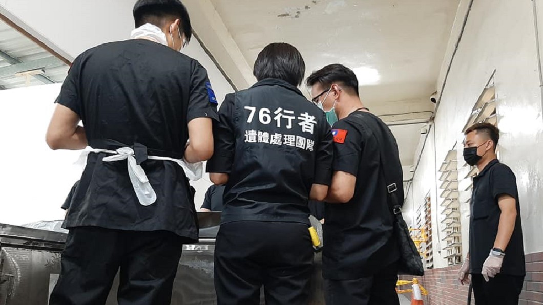 「76行者」團隊第一時間趕赴災區。(圖/翻攝自王薇君Facebook)
