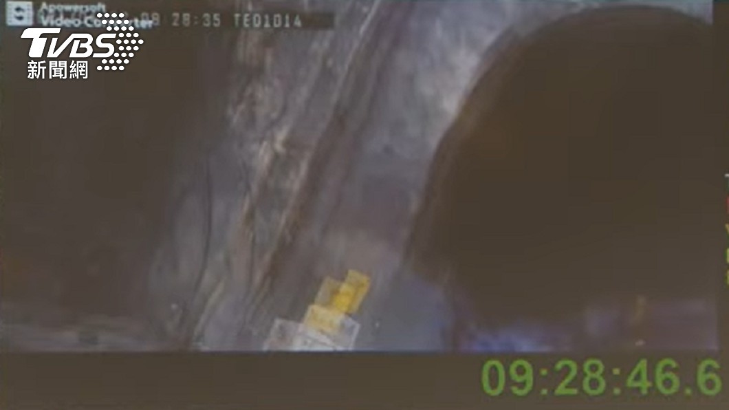 太魯閣號撞擊清水隧道。(圖/TVBS)
