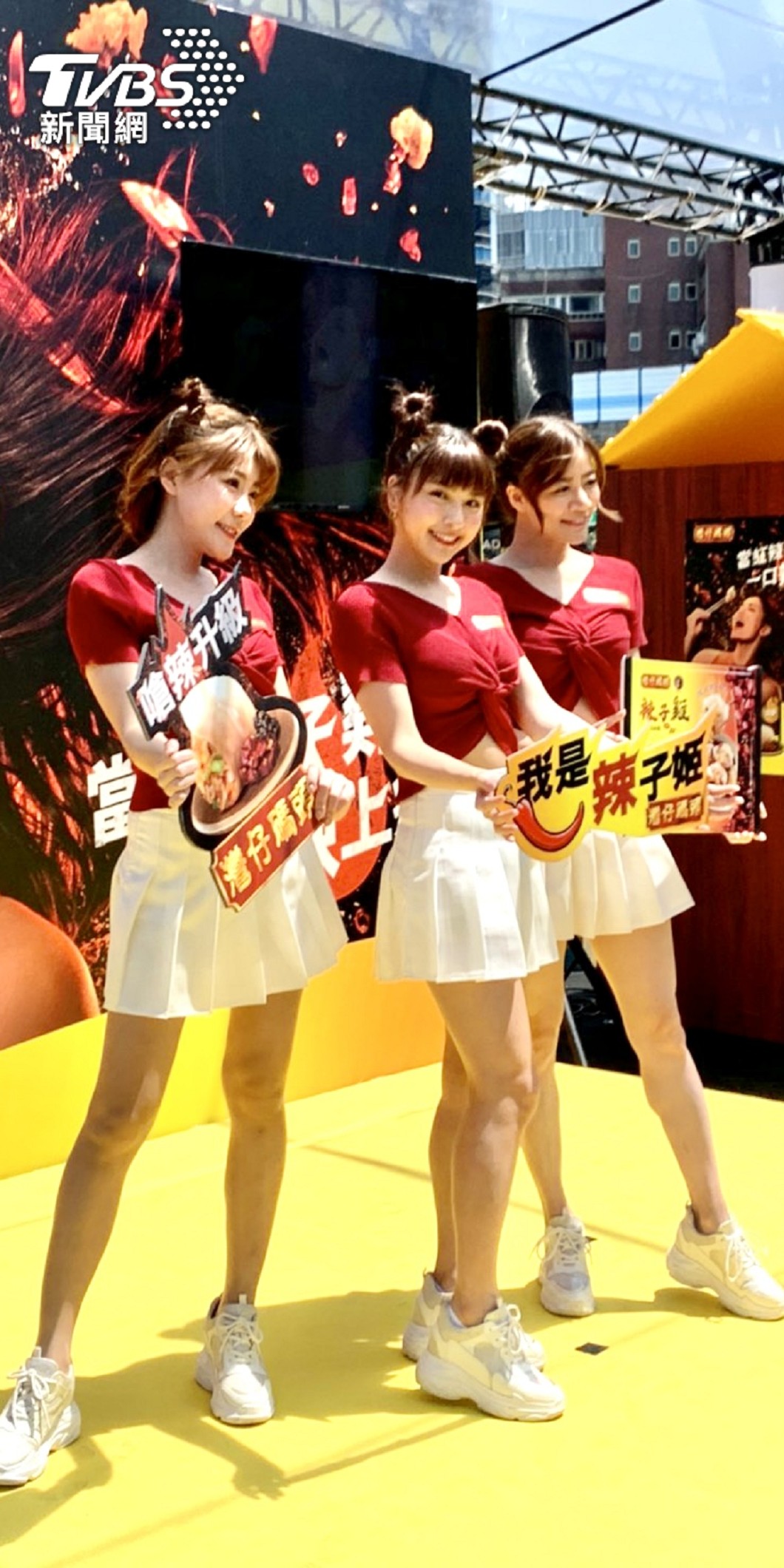 峮峮（圖中）生日願望是想要一台可以烘乾的洗衣機。（圖／TVBS）