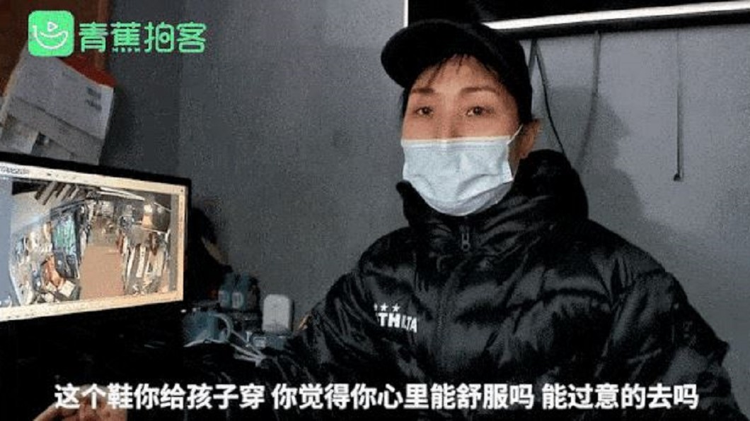 店員呼籲大媽回來付錢。（圖／安慶晚報）