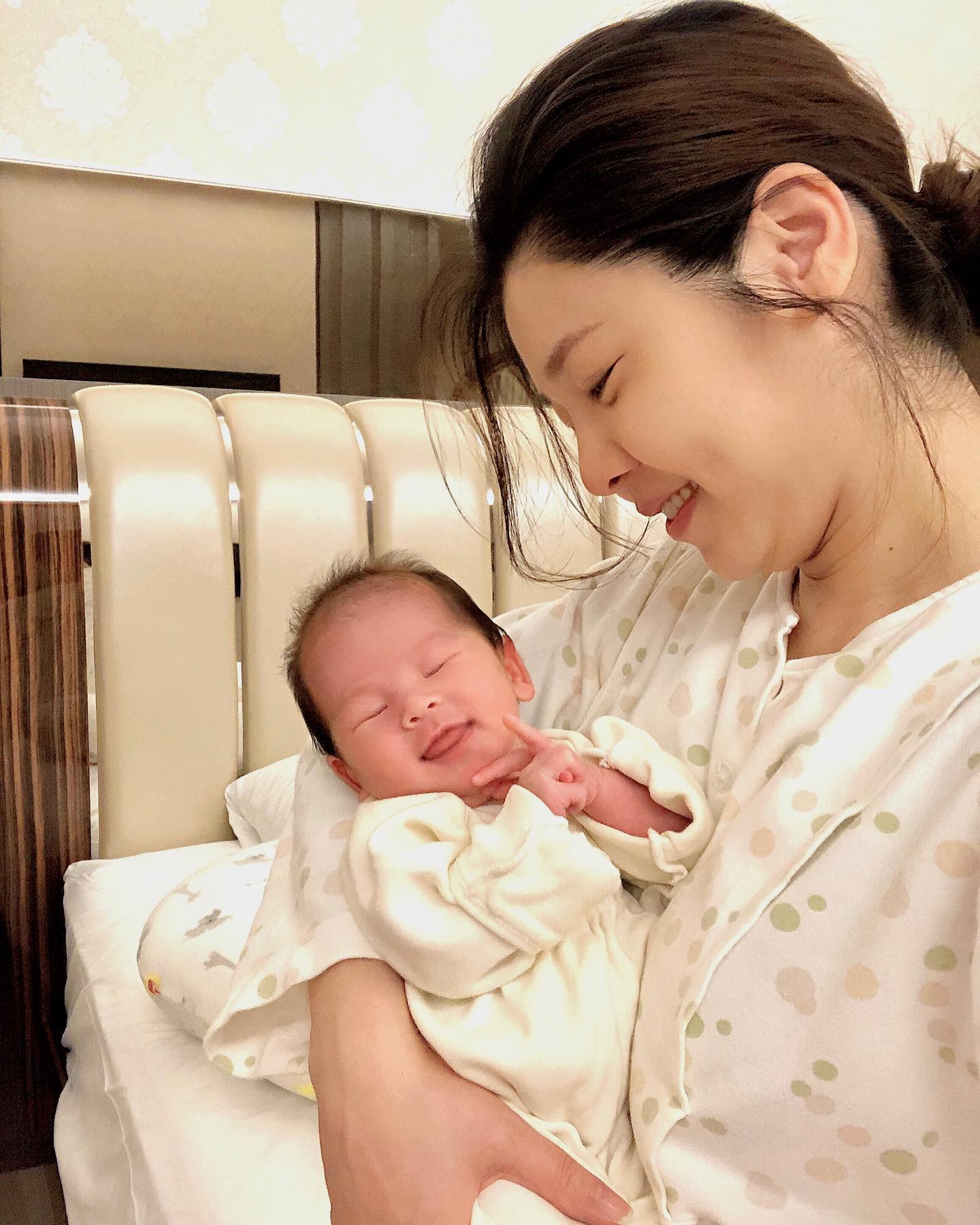 白家綺女兒近日滿月。（圖／翻攝自白家綺臉書）