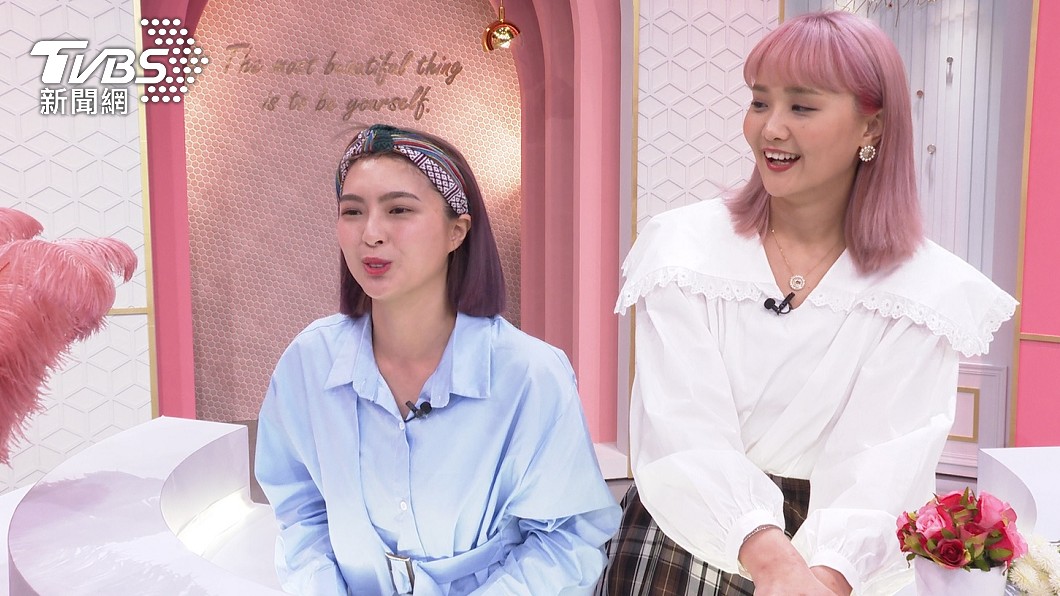 小筠(圖右)爆料其實心湄姐錄節目的眉角,就是腳本對超細。(圖/TVBS)