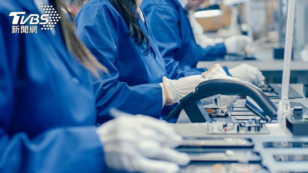 許多人認為工廠工作又累又危險。(示意圖/shutterstock達志影像)