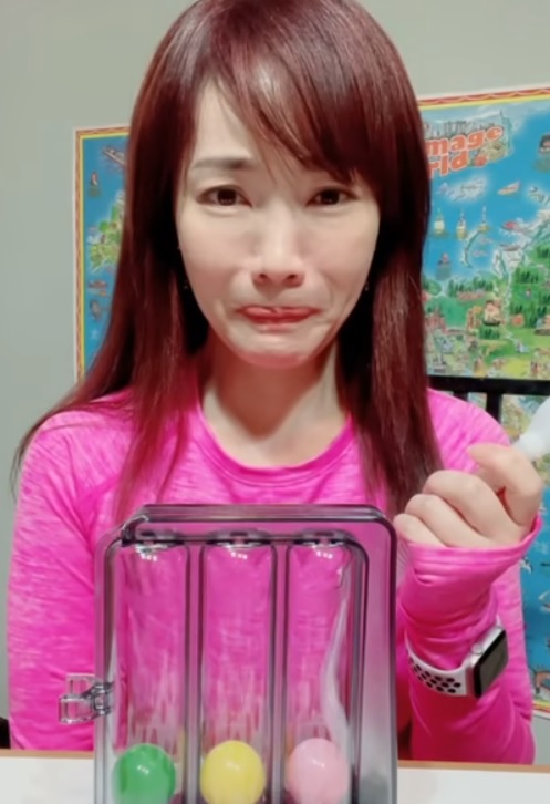 蕭彤雯術後連吸1顆球都吃力,如今已可連續吸3球達17次。(圖/翻攝自蕭彤雯臉書)