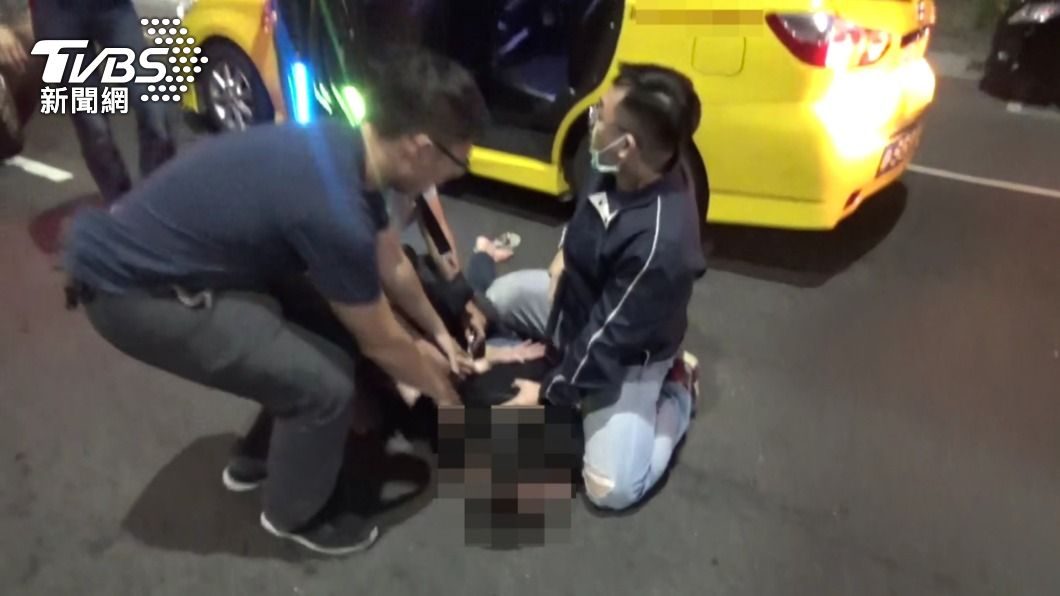 男子混果汁粉製毒品「喵喵」 警趁搭車停紅燈逮人