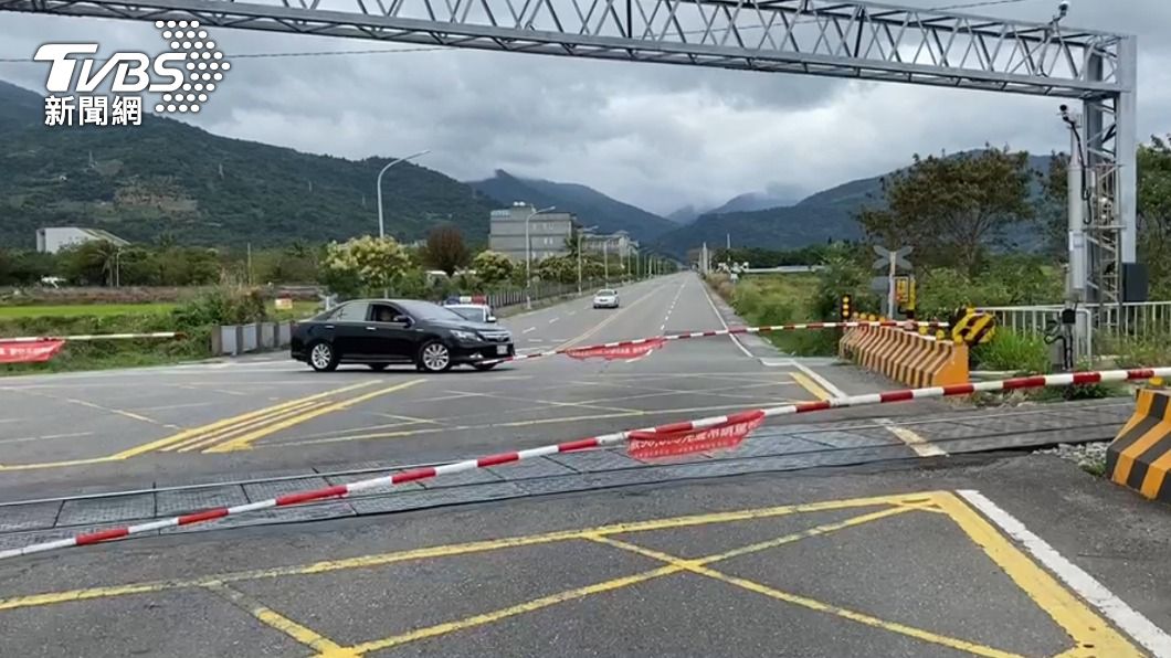 台鐵南迴線平交道柵欄故障 3小時還未修復