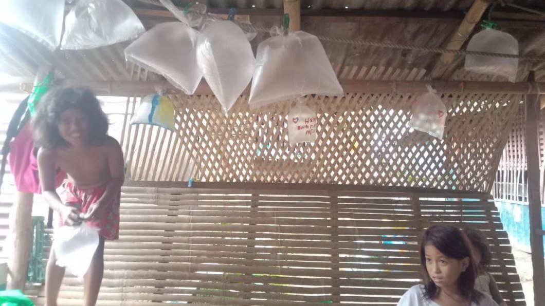 孩子們這樣做就是要給辛苦賺錢的父親一個驚喜。（圖／翻攝自臉書）