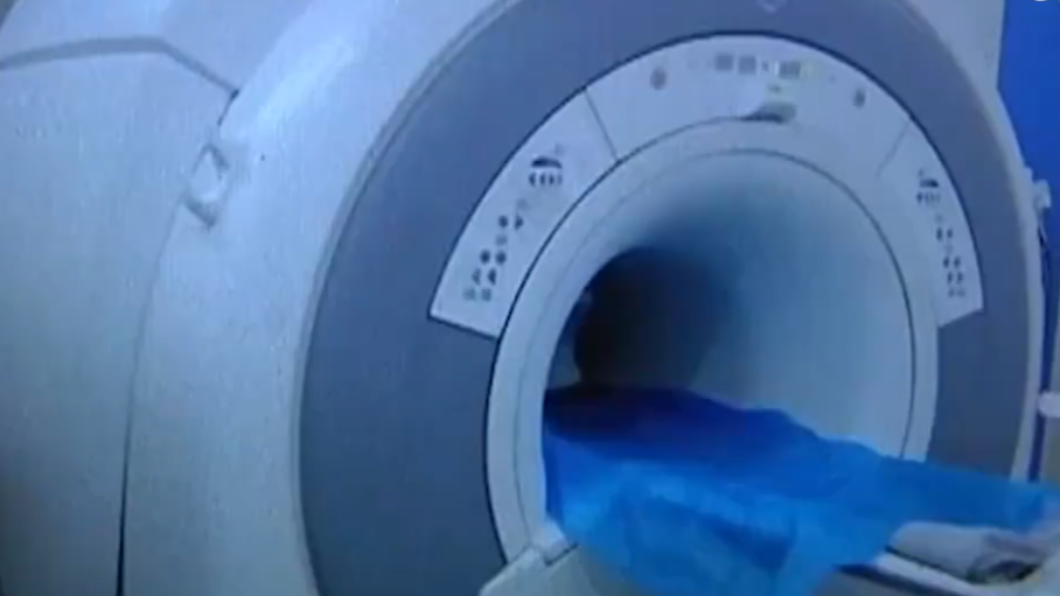 做核磁共振被「忘在機器裡」 陸翁爬出氣炸:全在滑手機
