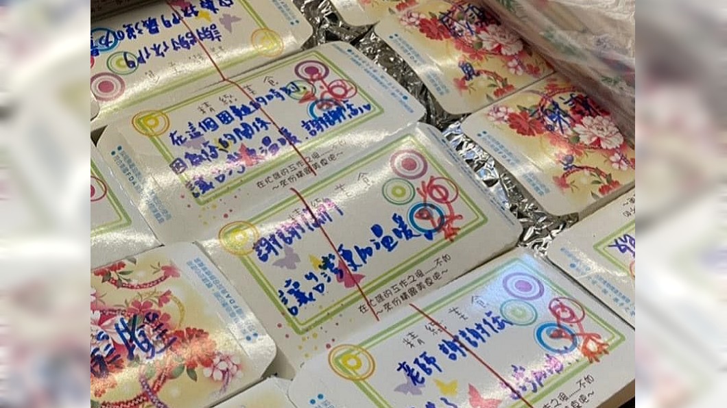 送餐給修復師 他見便當盒寫滿「溫暖字跡」:最美風景!