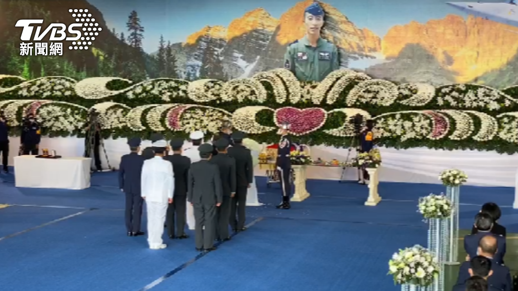 F-5E羅尚樺公祭現2鴿子、老鷹 同袍淚:他們回來了