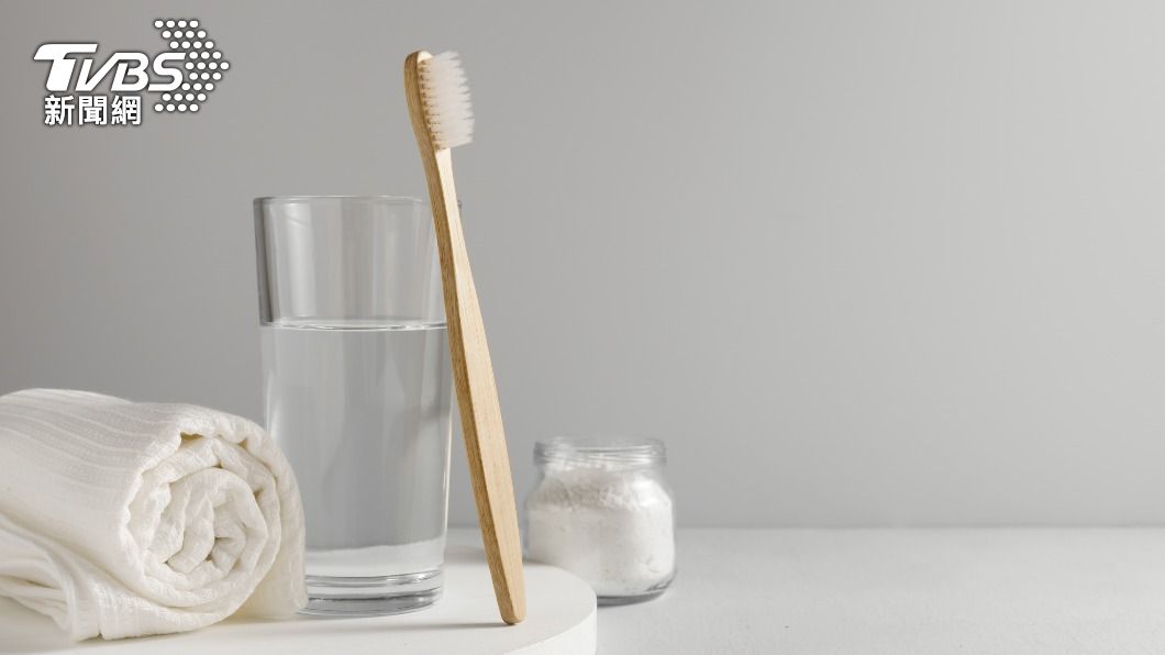 使用漱口杯可省下從手中留下的水。(示意圖/shutterstock達志影像)