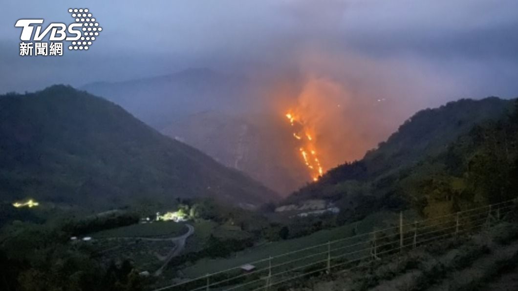 嘉義縣發生山林火警。（圖／中央社）