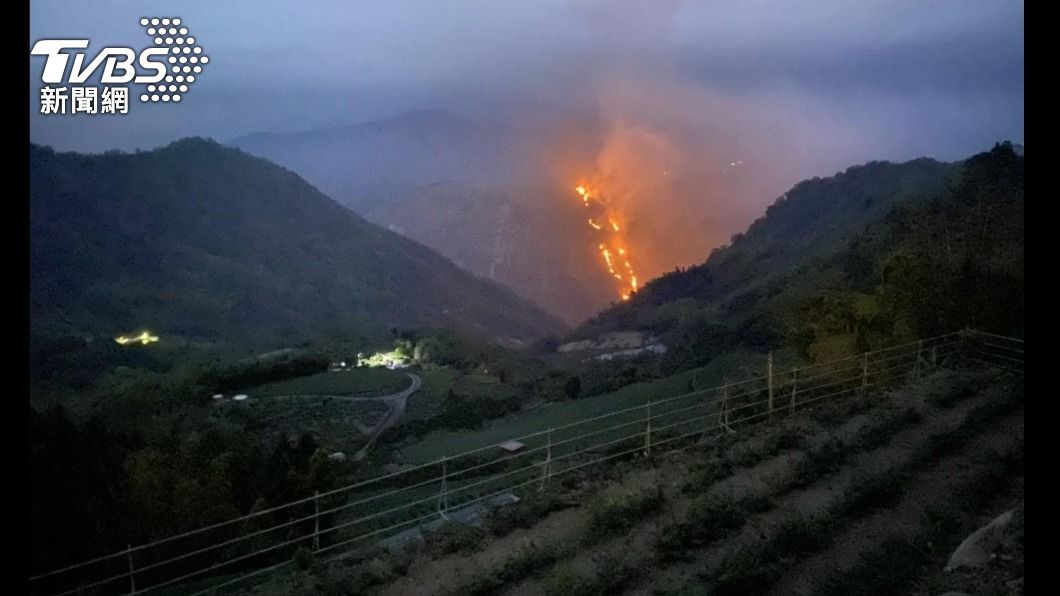 阿里山又森林大火!遠方出現「一條火龍」