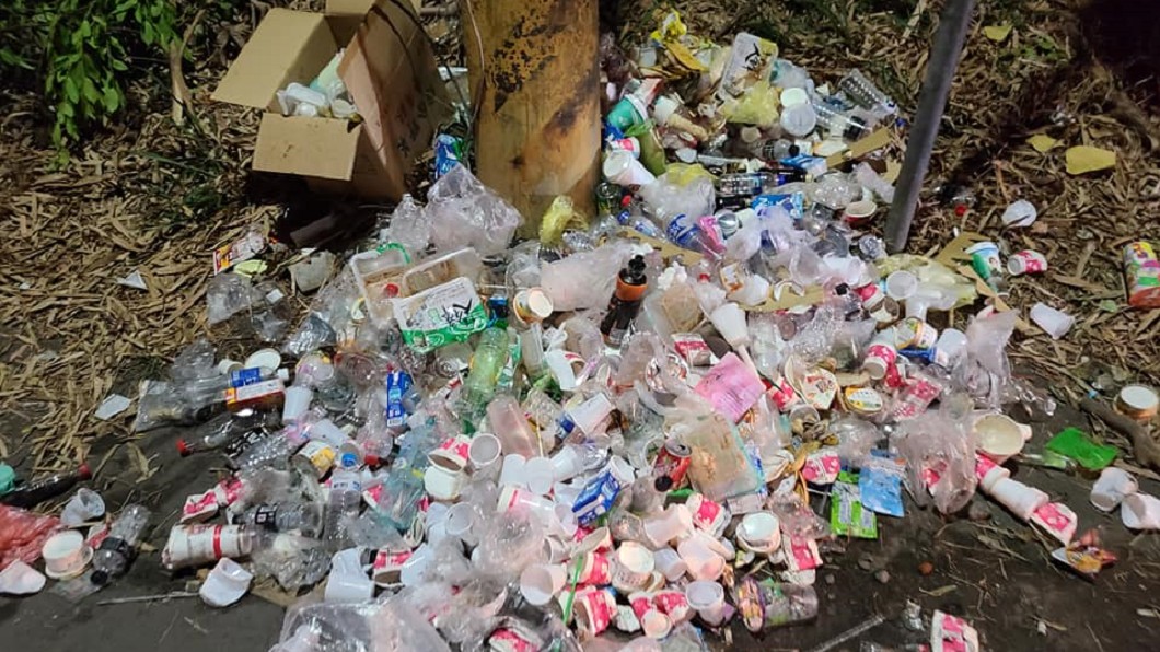 遶境滿地垃圾飲料罐 網怒:媽祖真的會高興?