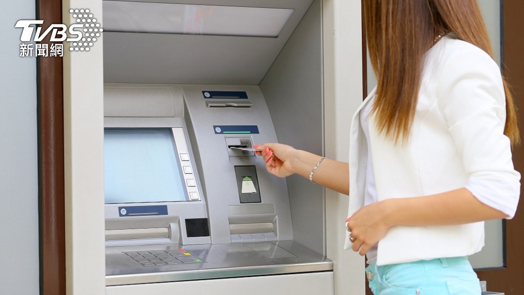 戶頭突增3400萬巨款 美女樂歪「買車買房」下場曝