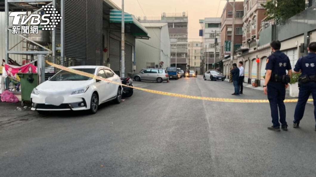 仁武分局接獲報案趕抵現場調查，但歹徒早逃之夭夭。（圖／TVBS）