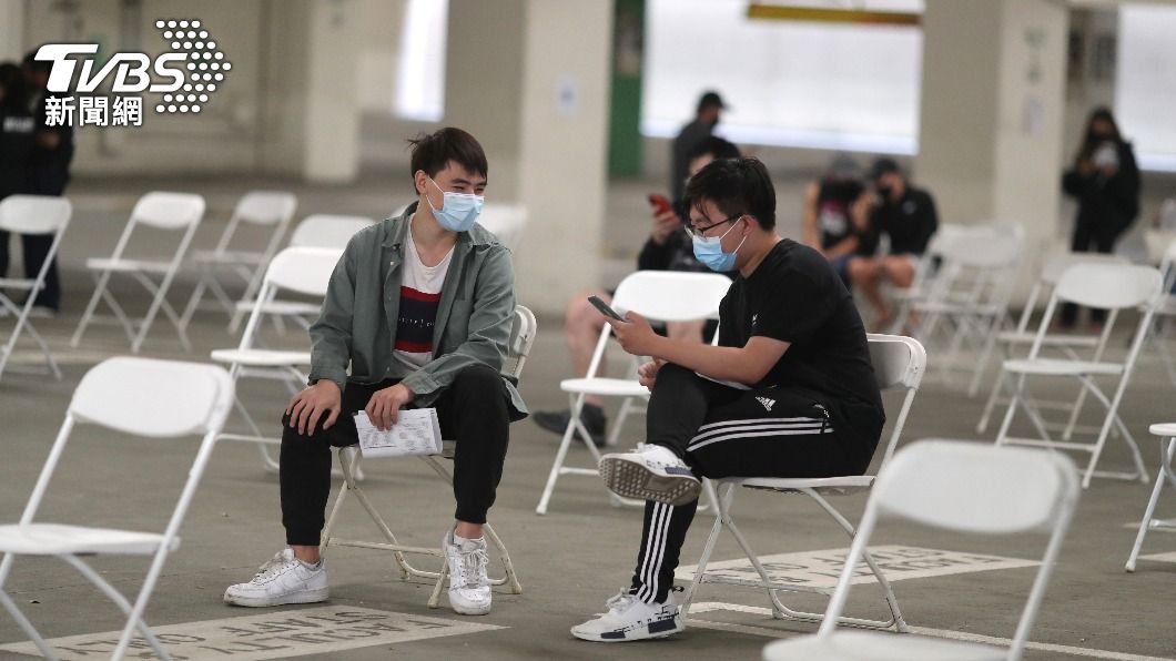 全球至今已累計至少293萬7355人染疫死亡，1億3595萬2650例確診。（圖／達志影像路透社）