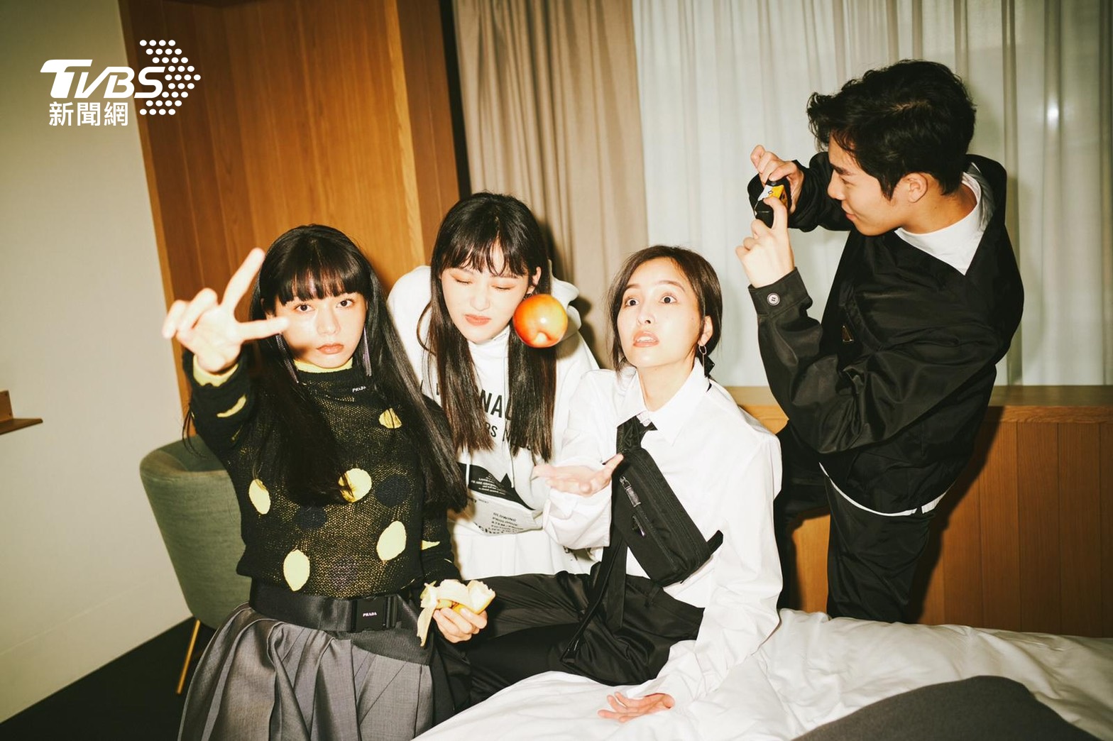 拍攝期間本就是好友的4人營造出宛如「畢業照」的輕鬆感,相當可愛。(圖/Ryan提供)
