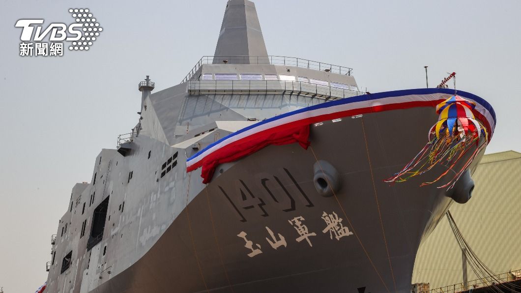 海軍新型兩棲船塢運輸艦「玉山艦」。（圖／中央社）