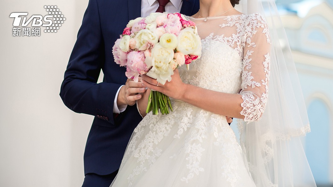 原PO媽媽和性侵她的男人結婚了。（示意圖／shutterstock達志影像）