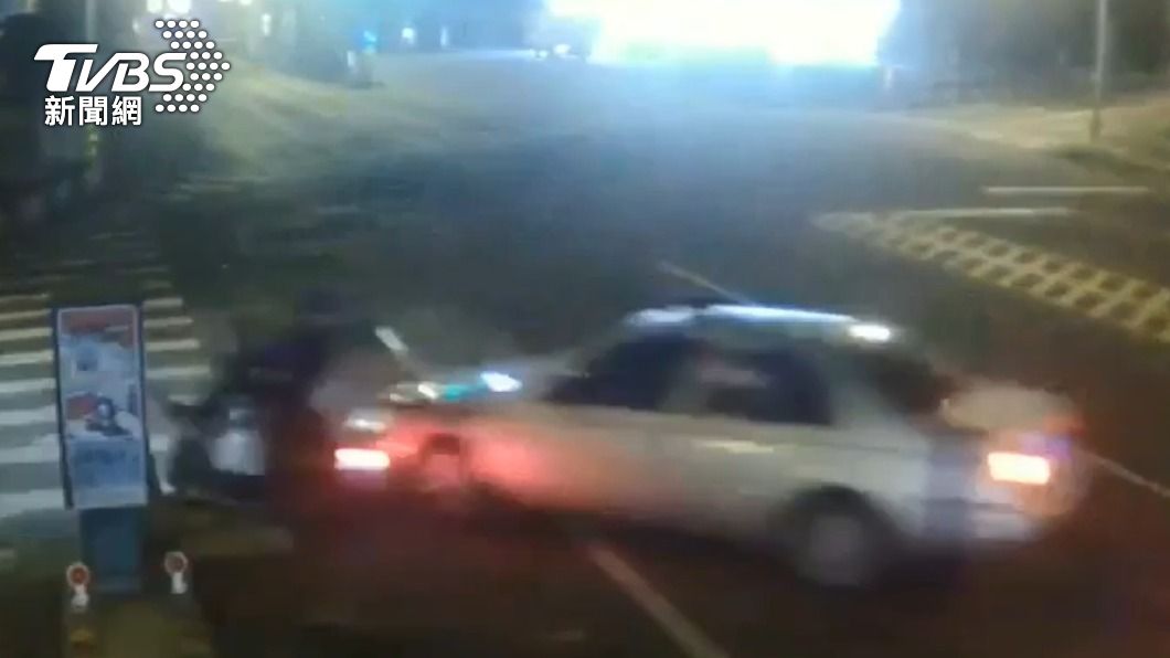 宜蘭清晨傳強押擄人 警攻堅一嫌逃跑墜樓亡