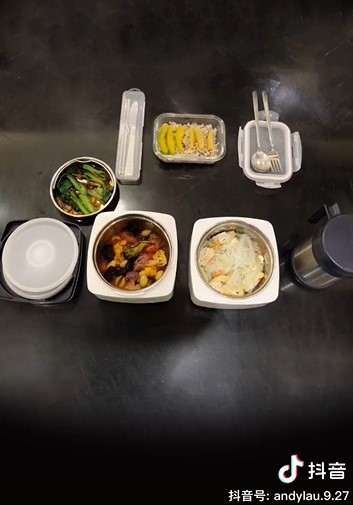 劉德華晚餐菜色相當養身。(圖/翻攝自劉德華抖音)