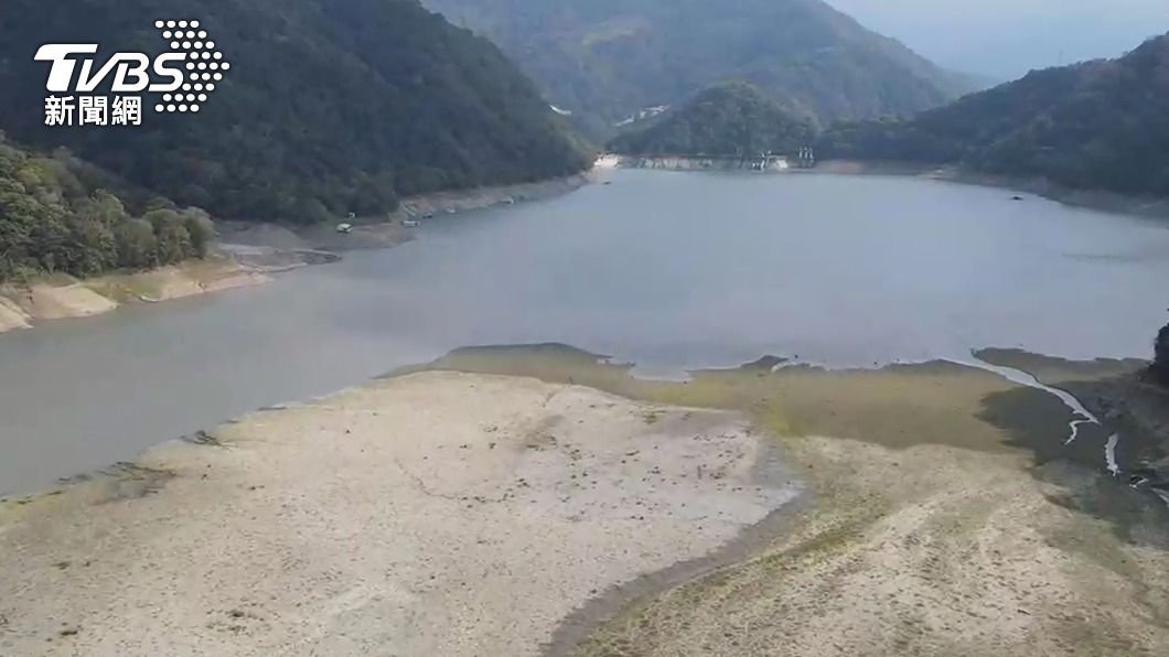 霧社水庫驚人旱象「大片泥地露出」 垃圾瀑布恐影響水源