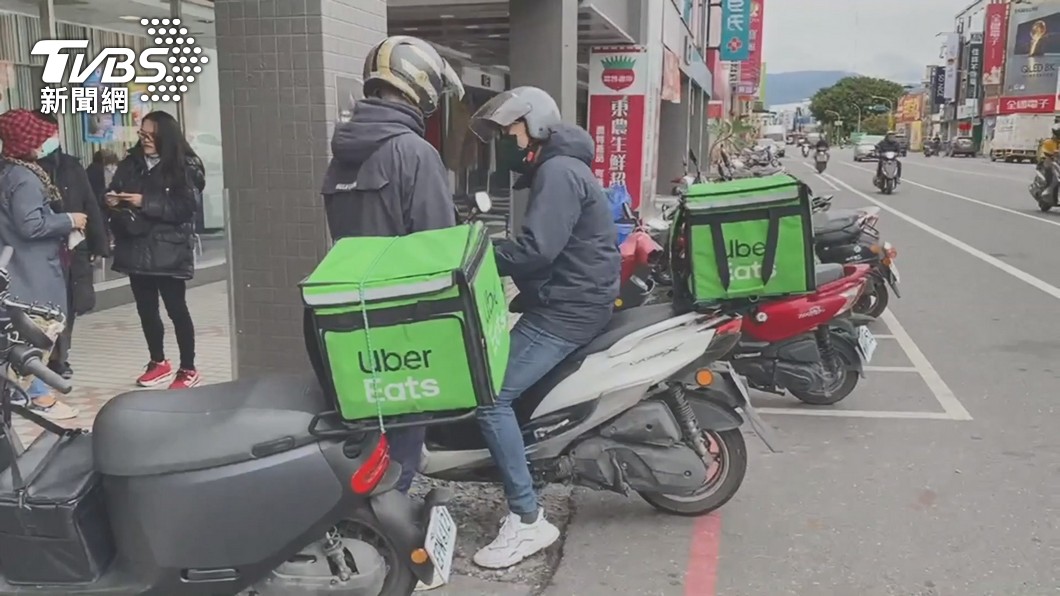 外送員接蛋糕店訂單 一見內容物怕爆:誰敢送?