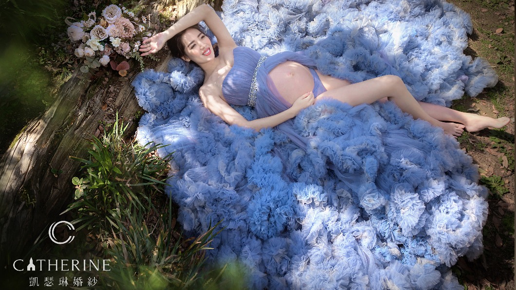 超美!劉伊心森林拍孕婦婚紗 露美腿仙氣飄不停