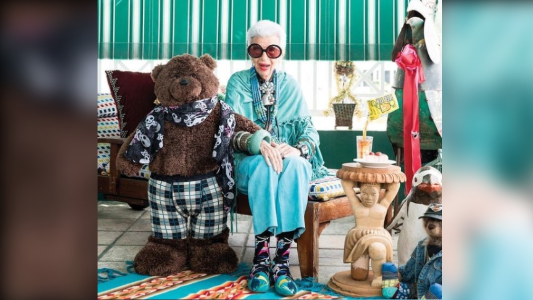 Iris Apfel。(圖/翻攝自Iris Apfel IG)