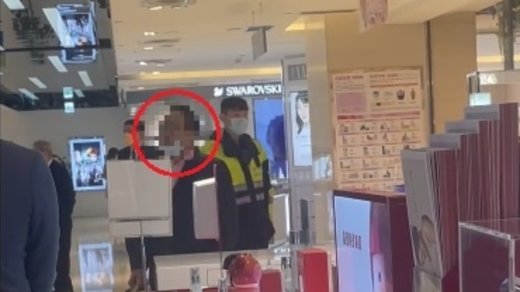 傻眼!到化妝櫃討櫃姐服裝遭拒 男子咆哮大鬧百貨